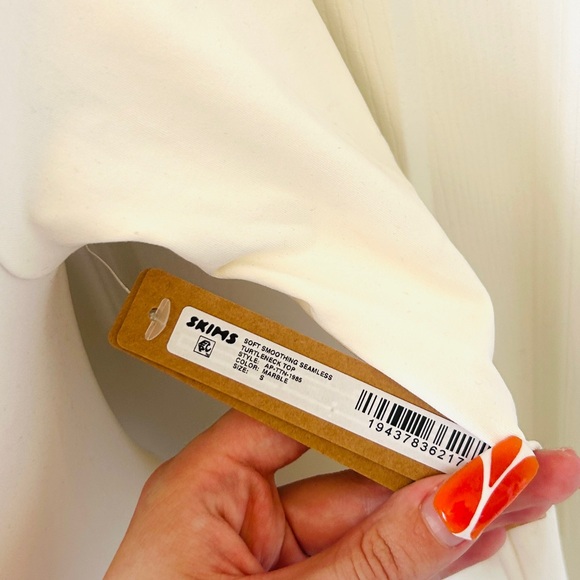 NWT Skims Soft Smoothing Turtleneck - Picture 4 of 4